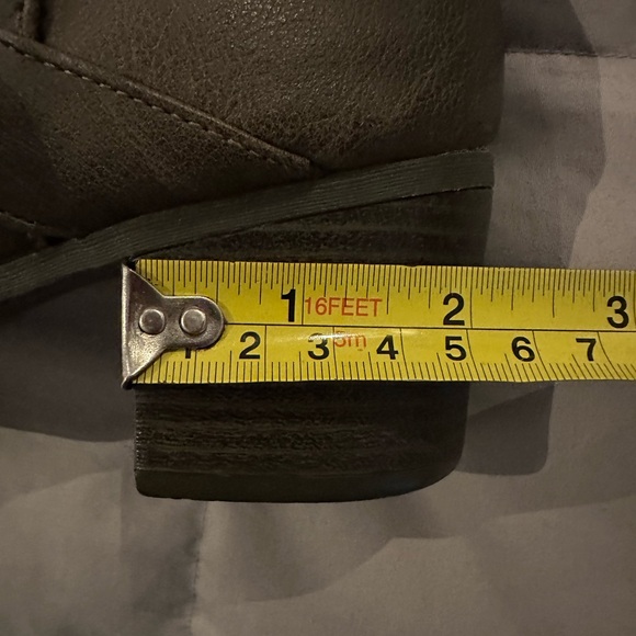 Women's Knee High Heeled Boots - Picture 10 of 10